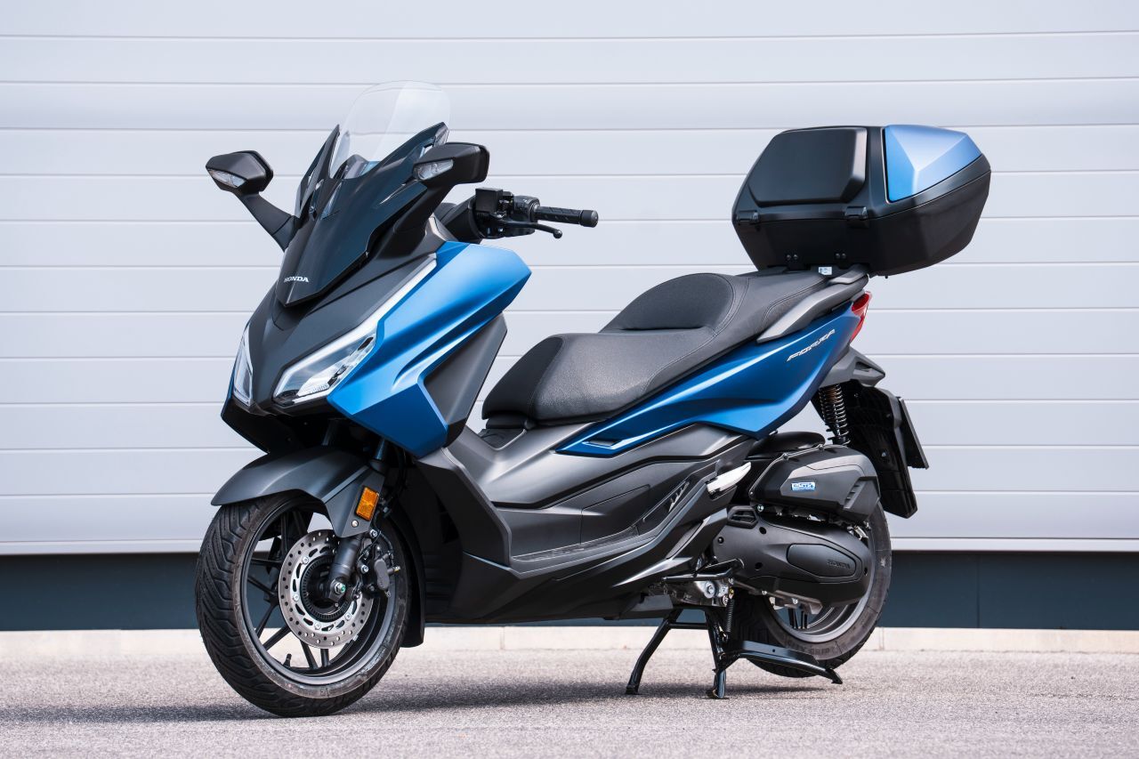 Neuer Look, der sich am größeren 750 orientiert, und ein Technik-Update: Honda hat den Forza 125 rundum aufgewertet.