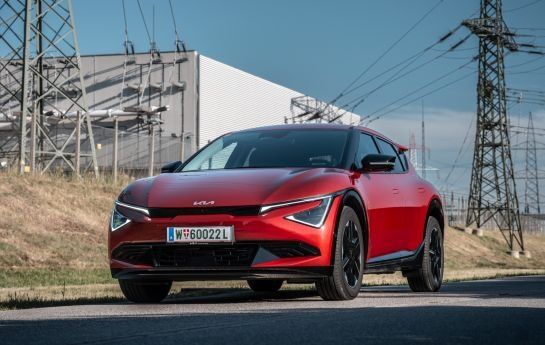 Mit hohen Reichweiten und niedrigen Ladezeiten zeigt der überarbeitete EV6 einmal mehr, dass Kia exzellente E-Autos baut. - Elektro-Fachhandel