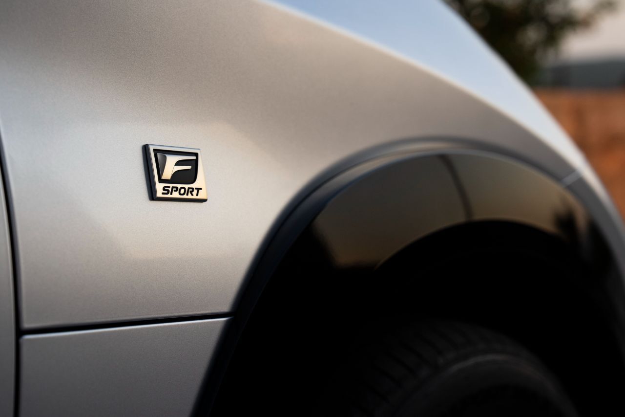 Erstmals bietet Lexus eine F-Sport-Variante für den RZ an.