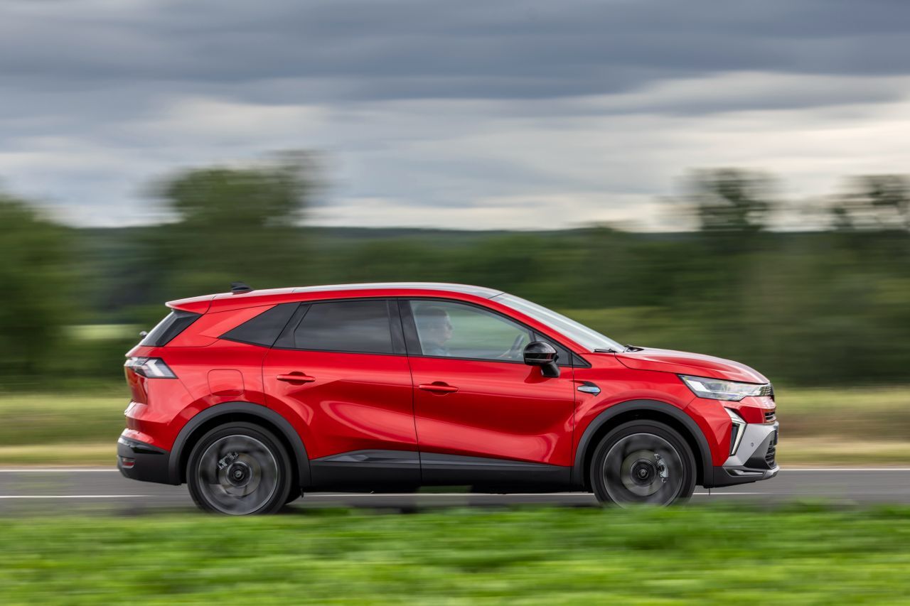 Mehr Kraft, weniger Verbrauch und geringere Emissionen: Das Antriebs-Update macht den Renault Symbioz flotter und grüner.