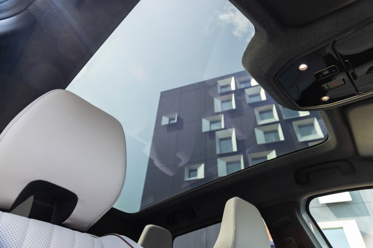 Das zwei Quadratmeter große Glasdach lässt sich jetzt digital abdunkeln.