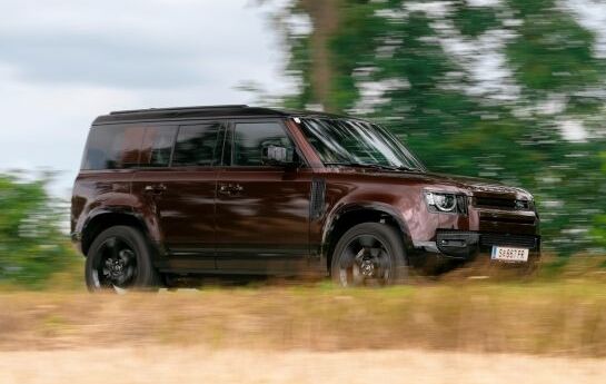 Der Defender fährt in einer anderen Größenklasse als SUVs und definiert auch inhaltlich seine eigene Kategorie. - Hochamt des Hochbaus