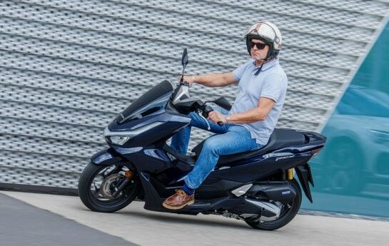 Hondas Einstiegs-Roller PCX 125 bekommt ein umfassendes Upgrade bei Motor, Fahrwerk und digitalem Equipment. - Upgrade an der Basis