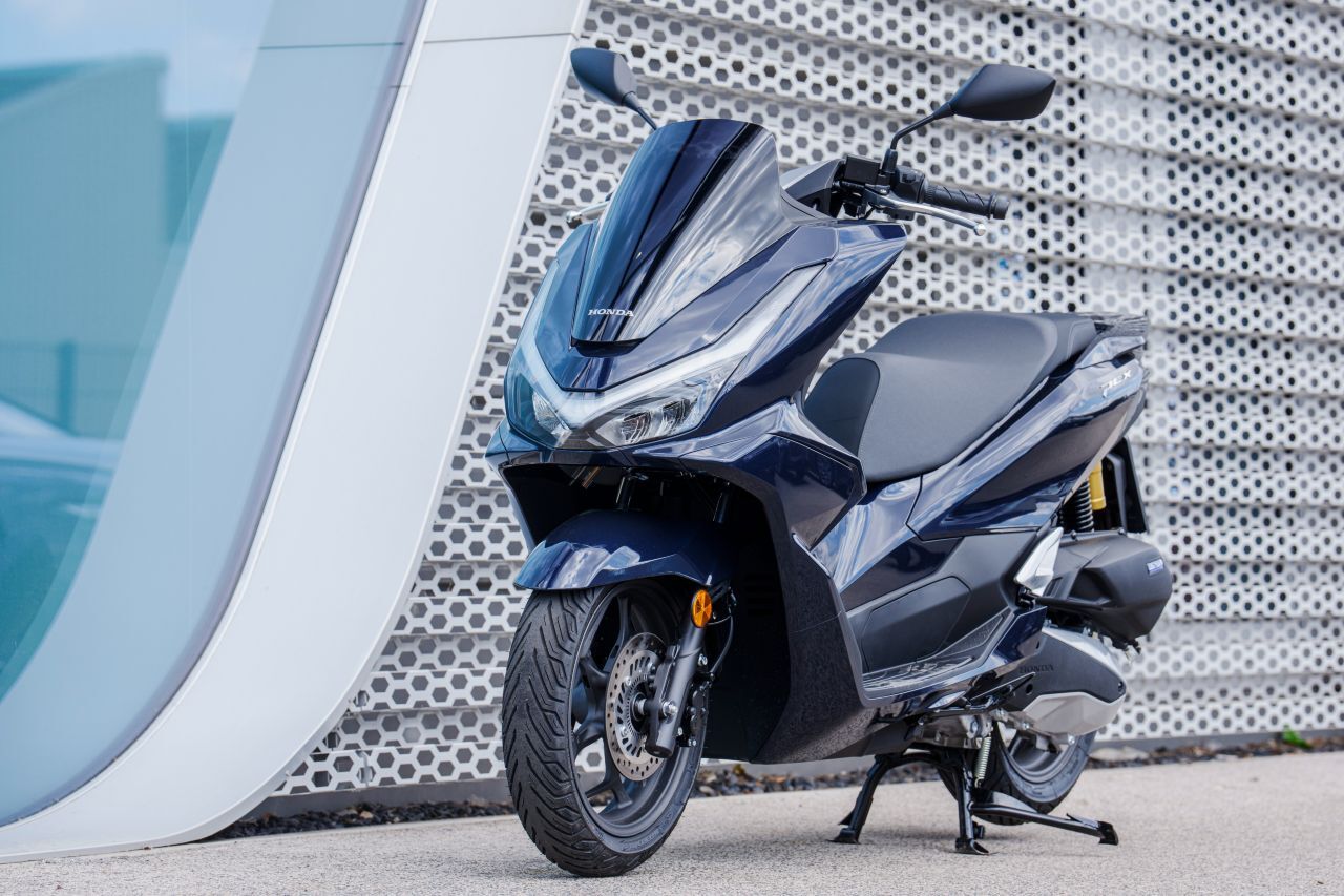 Futuristischer gestylt: Das bisher traditionell glattflächigere Bodywork ist in vielen Details markanter und kantiger geworden.