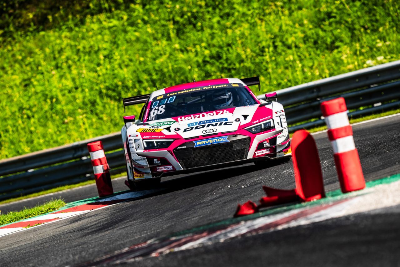 Schon in der ersten Schikane gibt es traditionell viel Action am Salzburgring.
