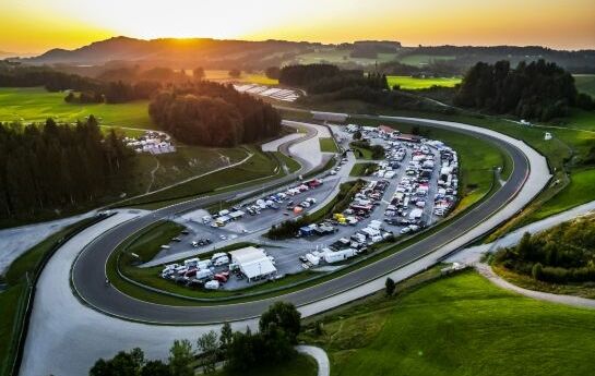 Beim Motorsport-Festival am Salzburgring erleben die Fans die GT-Boliden des ADAC GT Masters. Wird es ein Erfolg und passt die Sicherheit, könnte die DTM folgen. - Salzburgring-Party am DTM-Prüfstand