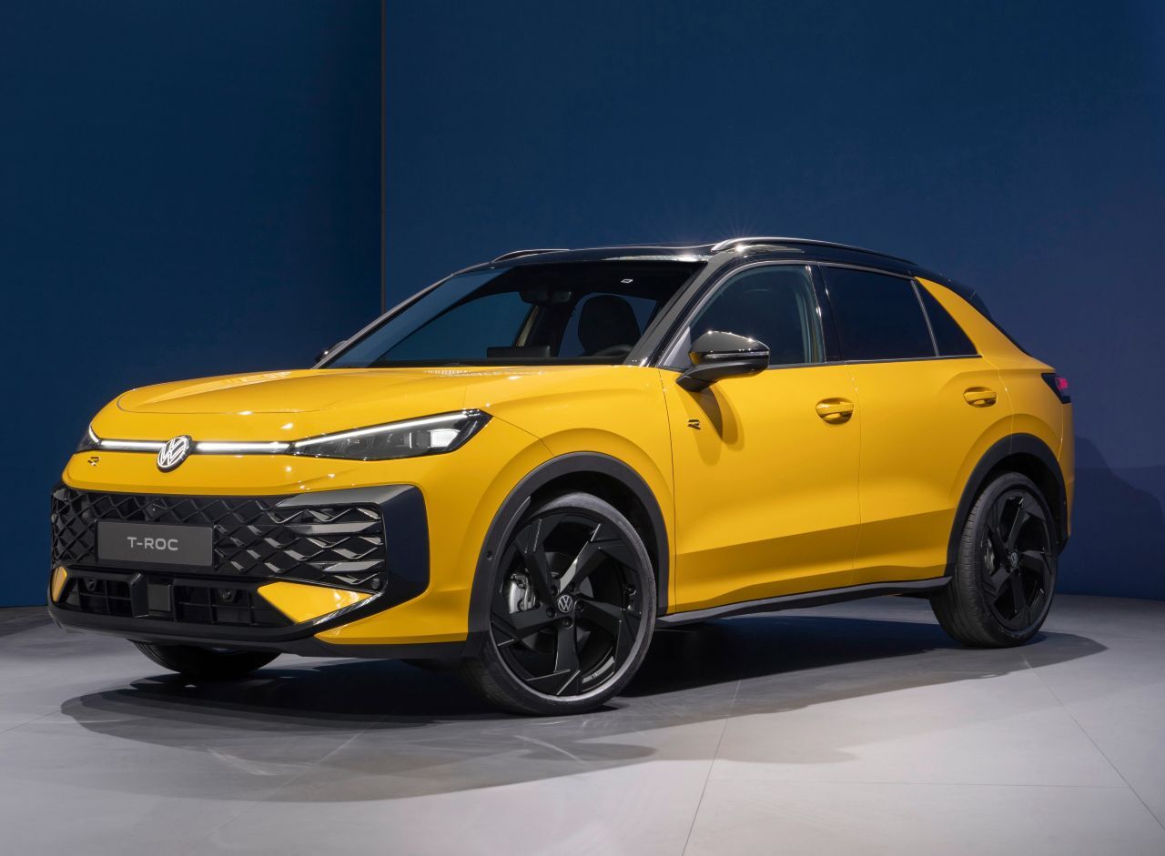VW T-Roc: Der Wolfsburger Bestseller wächst deutlich auf 4,37 Meter und präsentiert sich im aktuellen VW-Design. Ab Ende 2025.