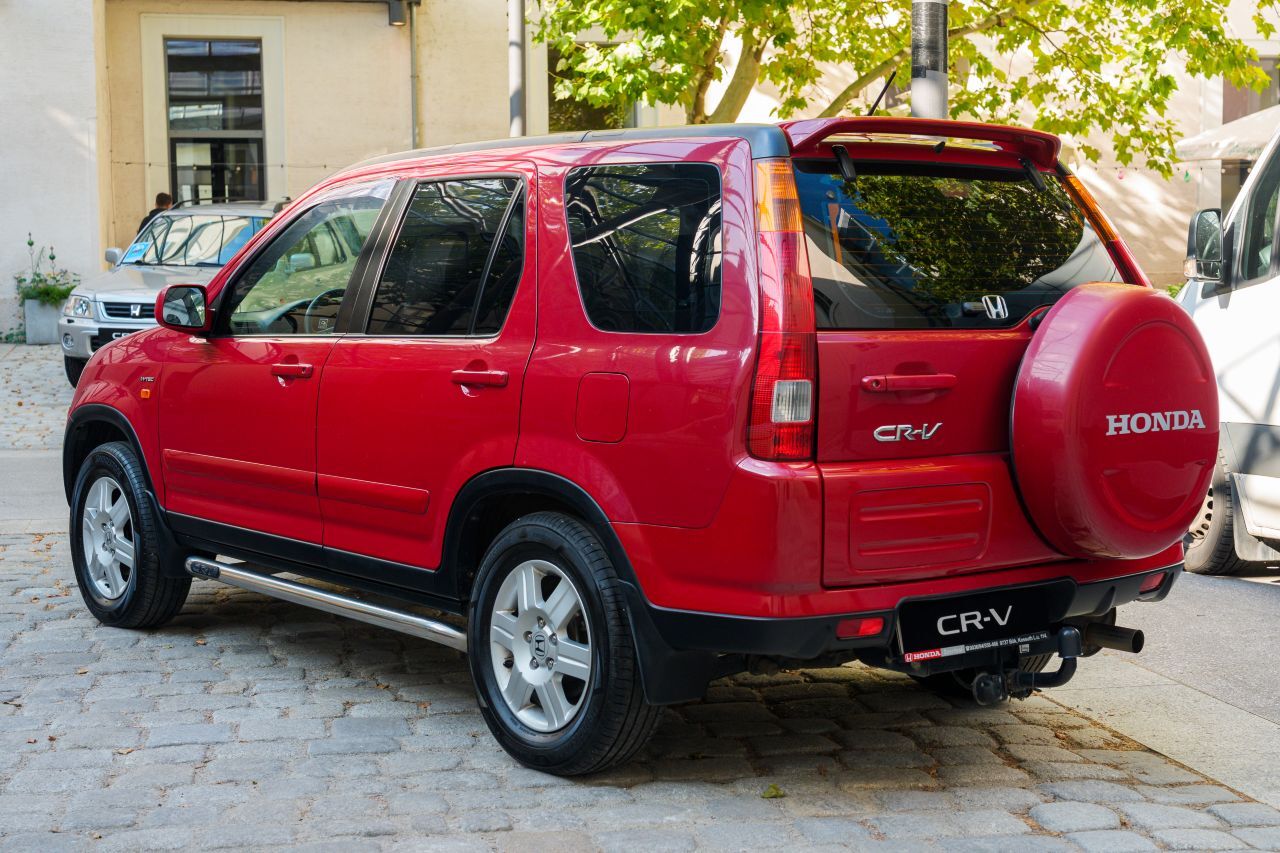 2004 wurde im Zuge des Facelifts auch erstmals ein Dieselmotor angeboten, der 2,2 Liter i-CTDi mit 140 PS.