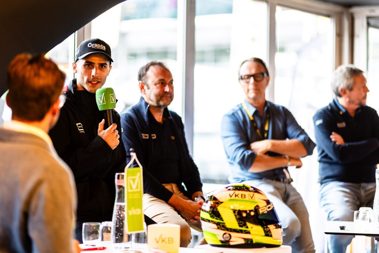 Gefragt: Thomas Preining bei einem Meeting seines Sponsors VKB.