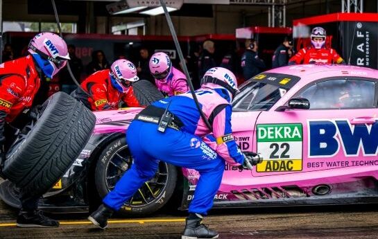 Das Saisonfinale am Red Bull Ring bringt den Titelthriller der DTM mit Auer, Preining, Grasser & Co. Am Ende zieht Auer als Dritter wieder auf Platz 1 der Meisterschaft. - DTM Spielberg: Happy End für Happy Auer