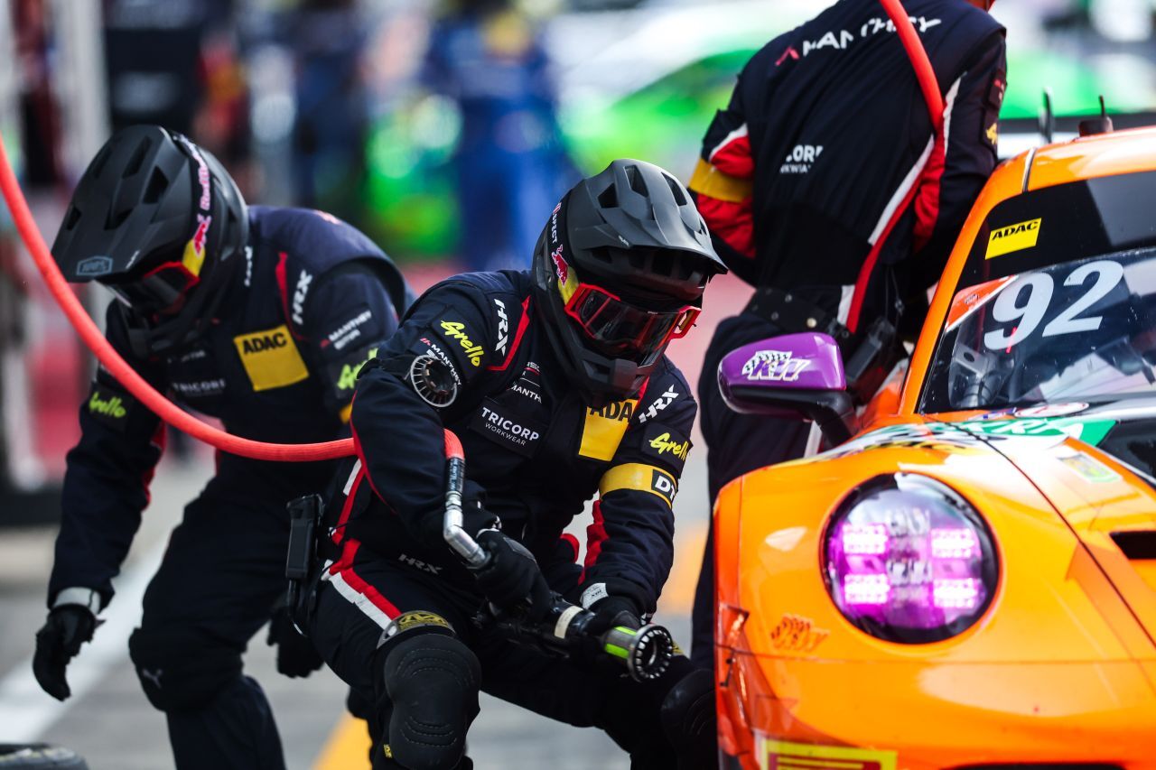 Boxenstopp bei Porsche-Talent Schuring.