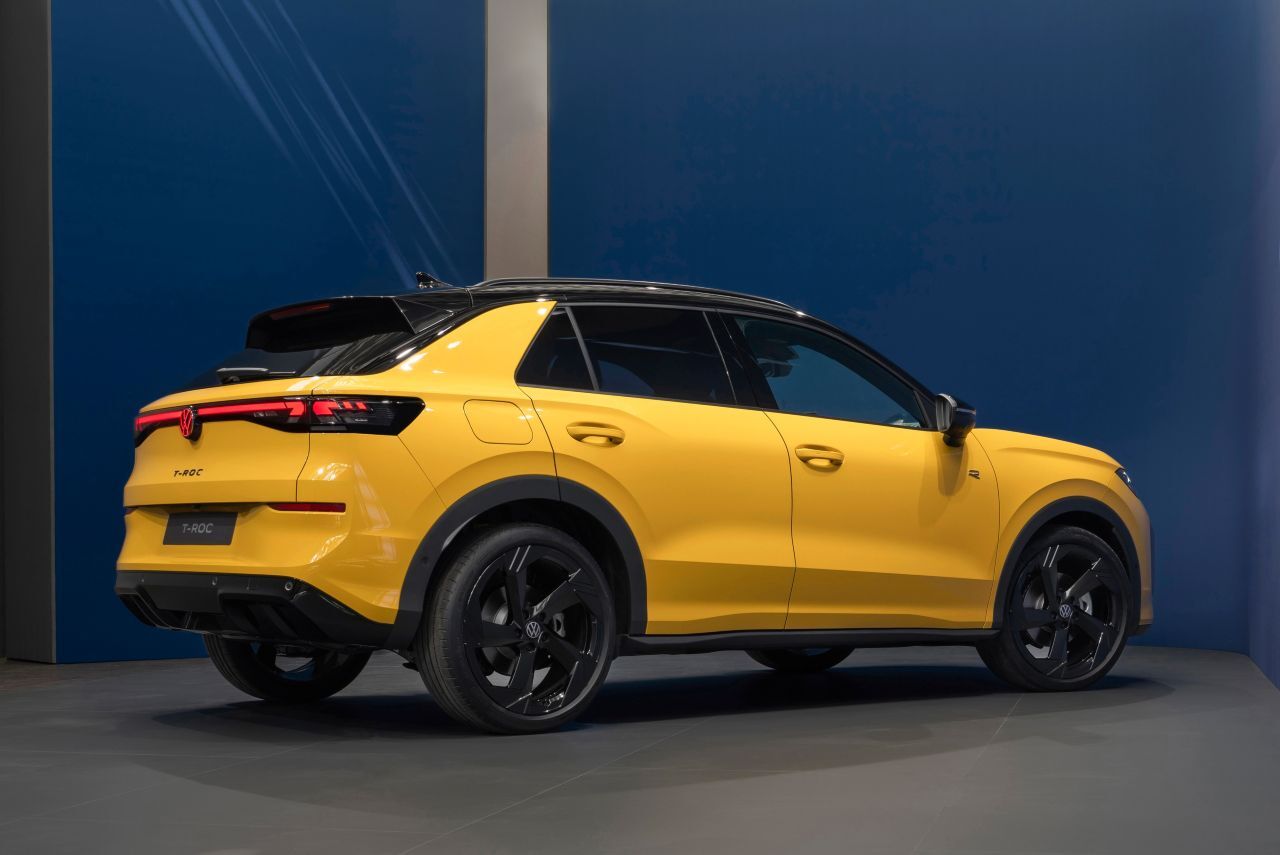 Das schräge Coupé-Heck wird übernommen und macht die Silhouette unverwechselbar, somit bleibt der neue T-Roc auf den ersten Blick ein T-Roc.