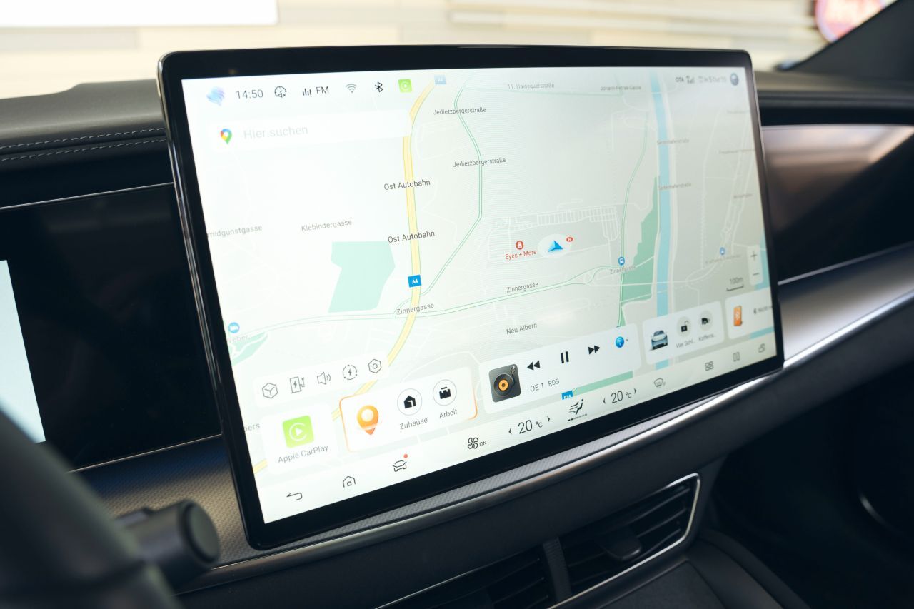 Der BYD-markentypische drehbare 15,6 Zoll-Touchscreen.