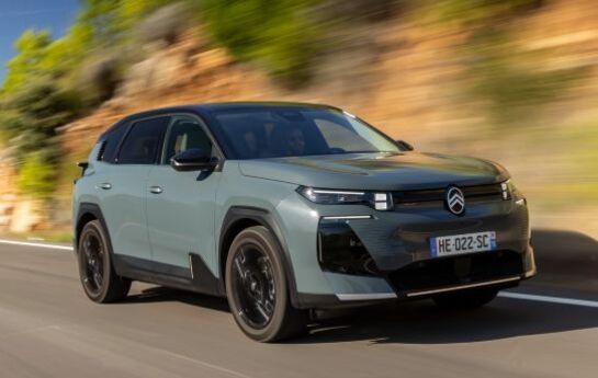 Citroën setzt die Familie in eine Couchlandschaft und lässt sie komfortabel gleiten: Die zweite Generation des C5 Aircross im Test. - Sofa Surfer