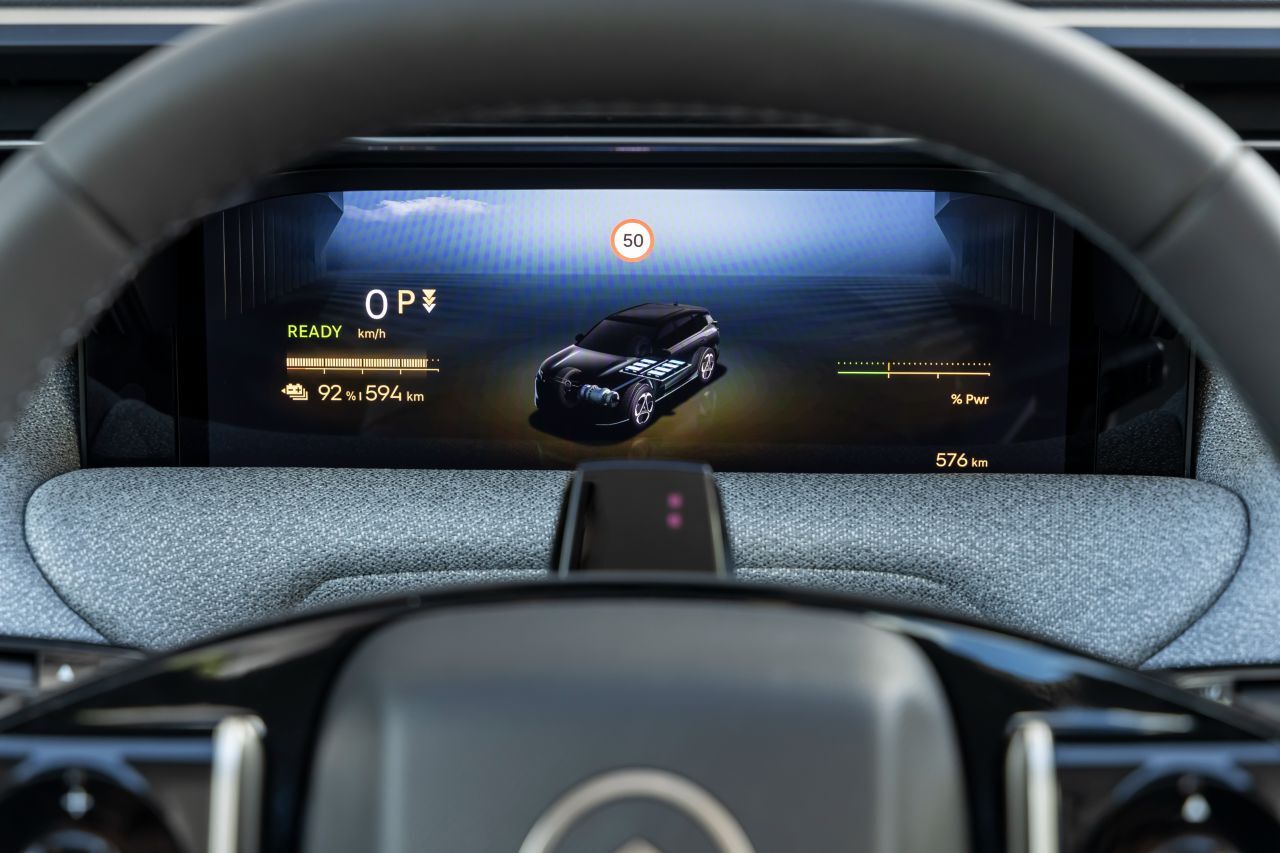 Das 10-Zoll-Kombiinstrument mit flauschiger Einfassung.