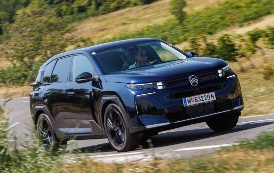Citroën setzt die Familie in eine Couchlandschaft und lässt sie komfortabel gleiten: Die zweite Generation des C5 Aircross im Test. - Sofa Surfer