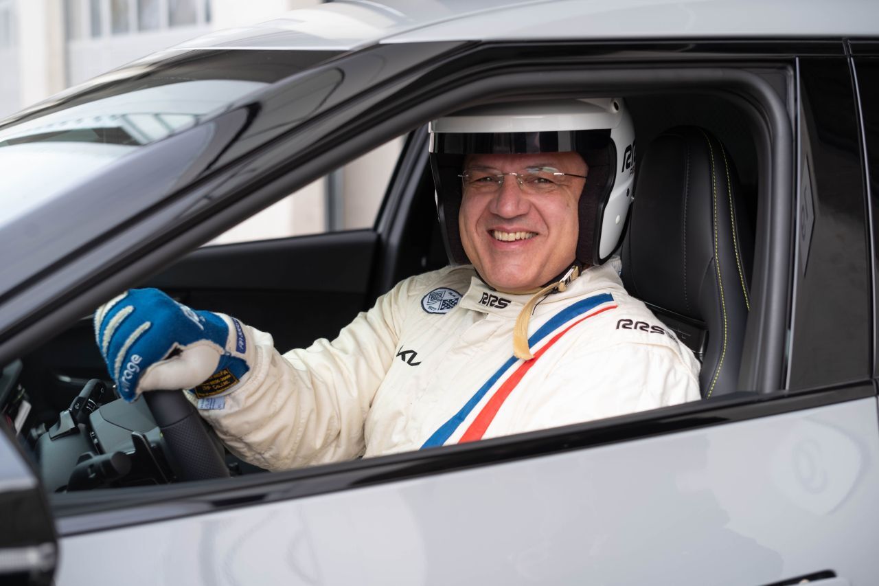 Der 56-jährige Oberösterreicher Kurt Praszl kam über den Histocup zum Rundstrecken-Motorsport. Als Familienauto fährt er den EV6 GT.