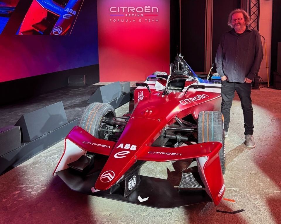 Motorprofis.at-Reporter Gerald Enzinger bei der Präsentation des neuen Citroën-Formel E-Teams in Paris.