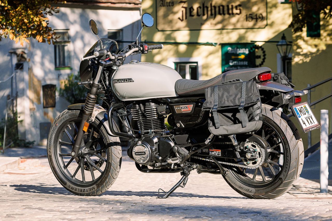 Für Einsteiger und gemütliche Biker, denen Power und Speed nicht (mehr) so wichtig sind. Gefahren werden kann die GB350S mit A2-Führerschein.