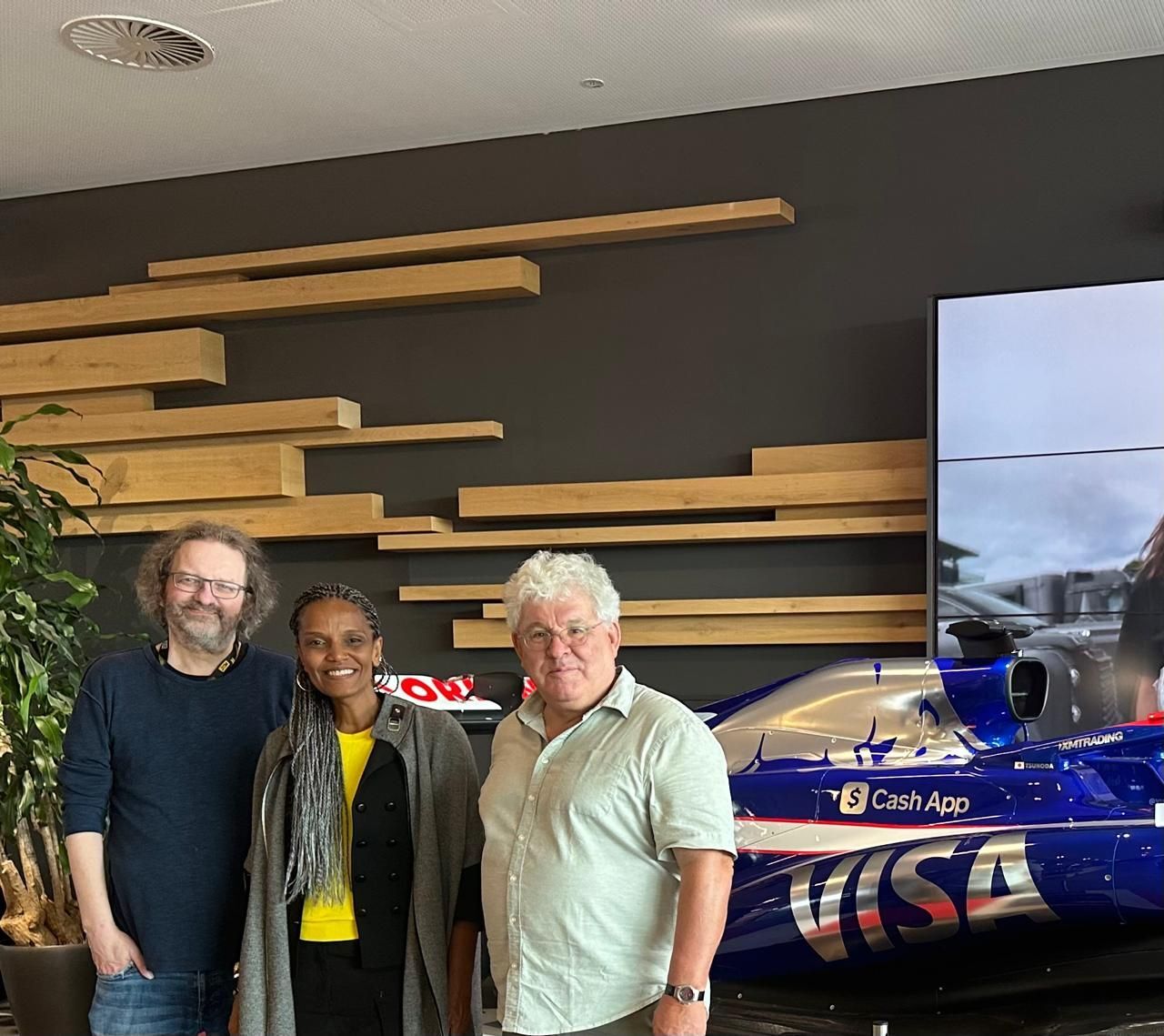 Motorprofis-Autor Gerald Enzinger, Umra Omar und Dr. Gerhard Plasonig.