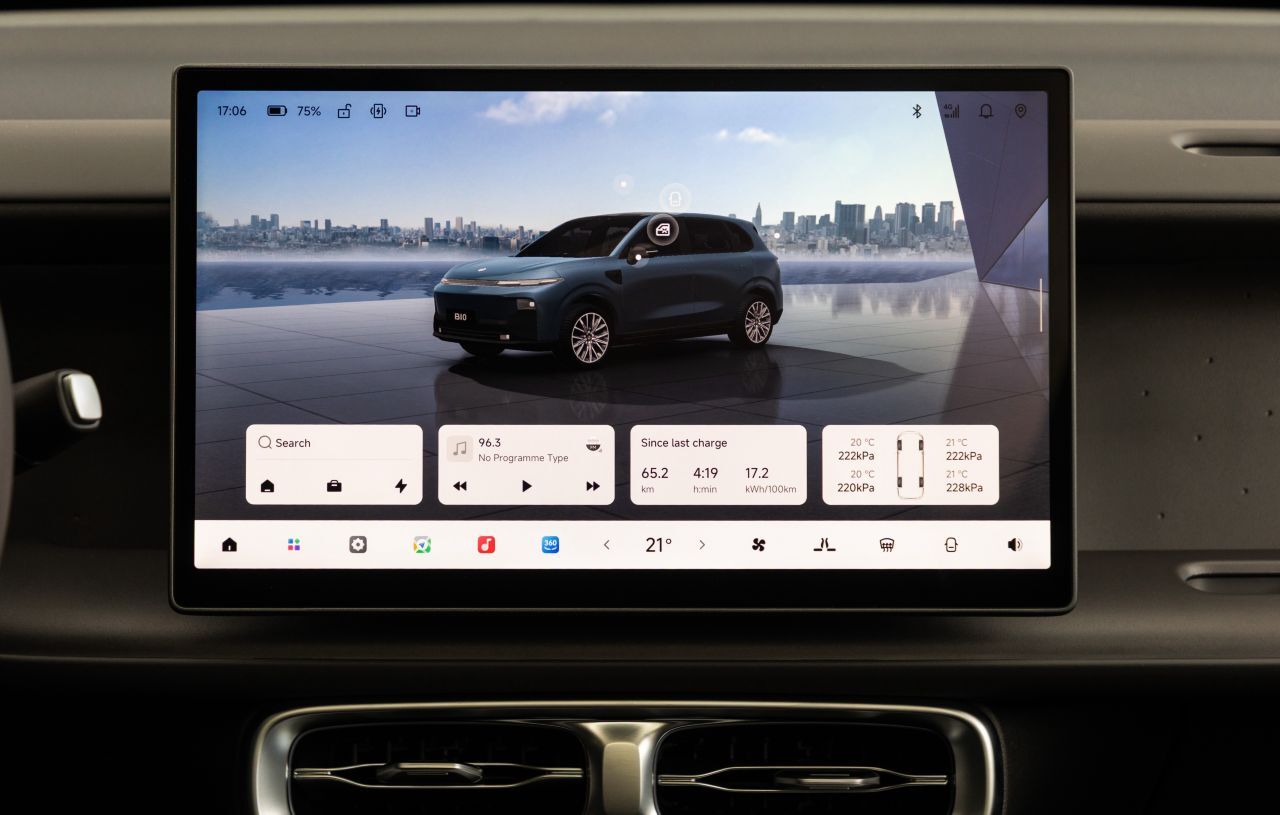 … doch die wahre Bühne ist der 14,6-Zoll-Touchscreen in der Fahrzeugmitte.