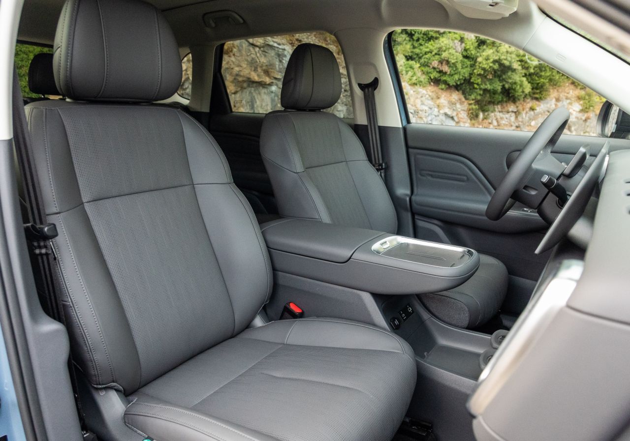 Gute Sitzposition – und Vordersitze, die elektrisch justiert, gewärmt und gekühlt werden können.