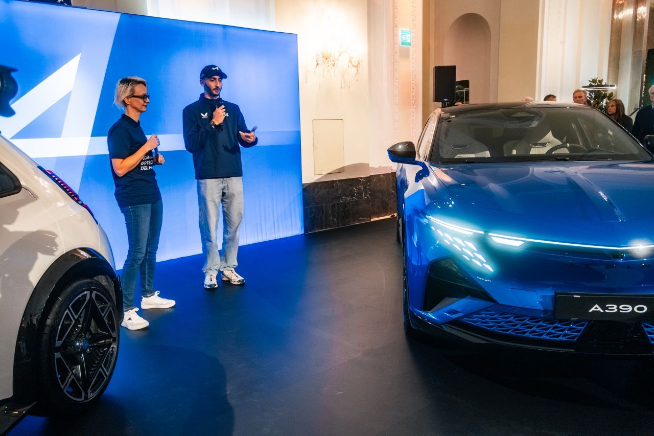 … des ersten elektrischen Crossover-Modells von Alpine.