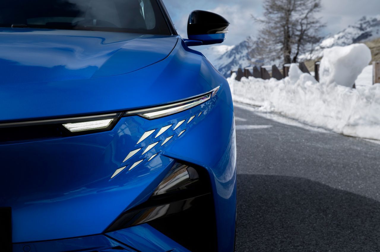 Nahtlos im Frontpaneel eingesetzten Leuchtelemente.