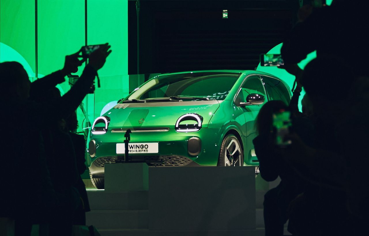 Passend zu den Twingo-Augen wählte Renault statt dem hellen Koriander-Grün des ersten Modells diesmal gleich ein strahlendes Froschgrün.