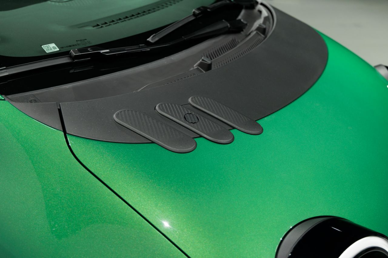 Die drei Lüftungsöffnungen von früher werden zu Kunststoffabdeckungen.