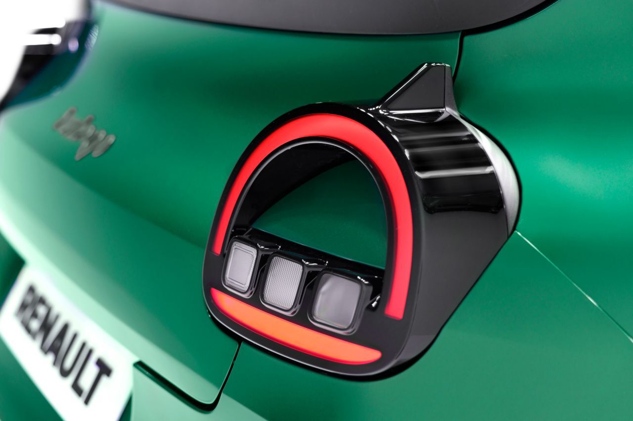 Moderne LEDs. Für den Schriftzug wurde ein Twingo-Alphabet entwickelt.