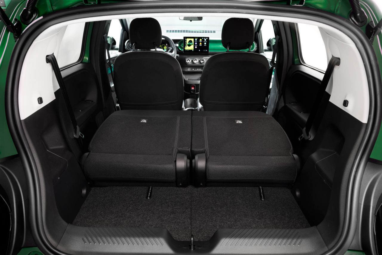 Beim Umlegen machen sich die Fondlehnen schön flach, trotz Stufe zur Ladefläche können zum Beispiel Bikes gut verstaut werden.