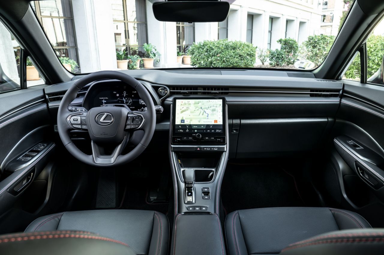 Selbst in einem B-Segment-Auto wie dem LBX verbauen Lexus und Mark Levinson 13 Lautsprecher, was ein Novum für die kleine Klasse ist.