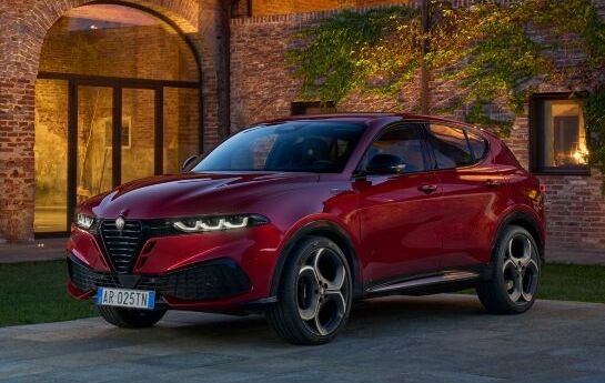 Der Tonale ist nicht das Sportangebot von Alfa Romeo, sondern eine Designentscheidung mit Platz für die ganze Familie. - Italienische  Familienplanung