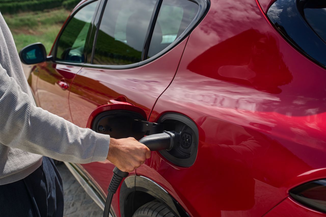 Die Plug-in-Hybrid-Variante kommt auf 61 rein elektrische WLTP-Kilometer.