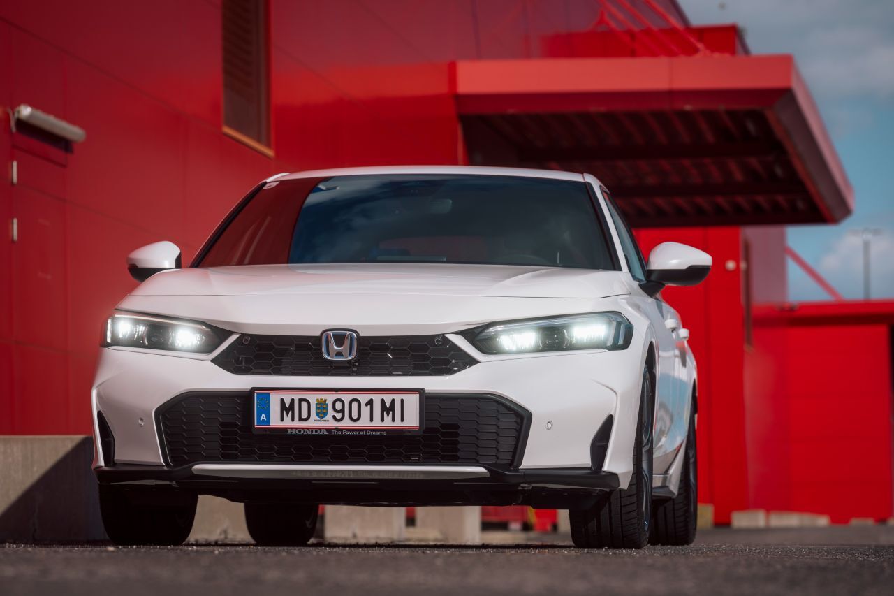 Die Front strahlt Klarheit, aber keine Aggressivität aus.