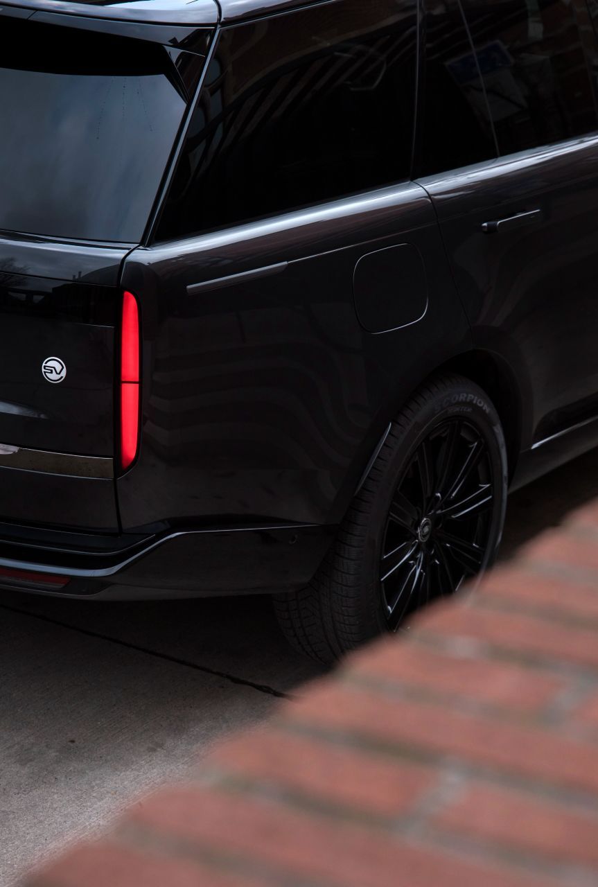 Dezenter schwarz-weißer Hinweis auf die SV-Individualisierung.