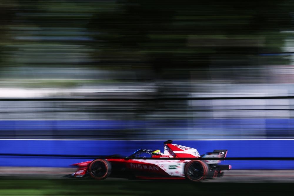 Titel-Mitfavorit auf Platz 2: Oliver Rowland (Nissan).