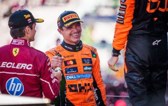 Seit einem Jahrzehnt galt Lando Norris als der Weltmeister von morgen. Seit gestern ist er Weltmeister. - Lando Norris besiegt Chuck Norris