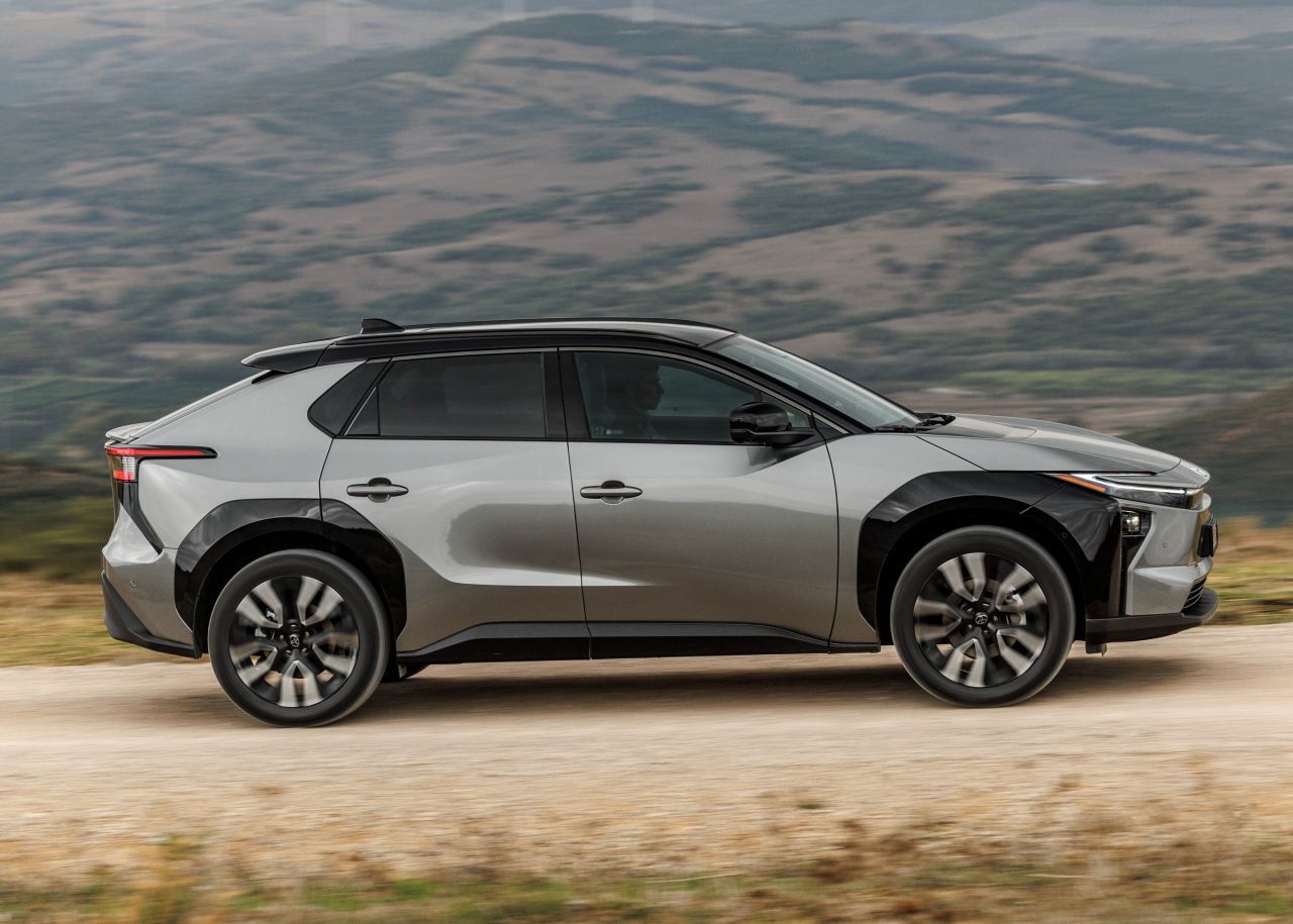 Die neuen Flanken-Paneele mit Klavierlack-Oberfläche wirken homogener.