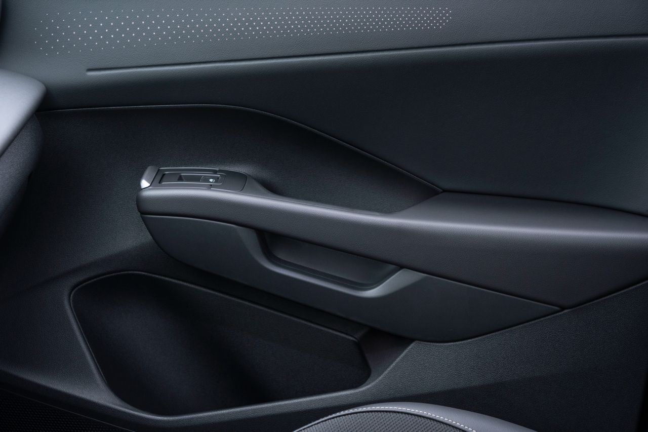 Ambiente-Licht hinterleuchteten Türflächen, neuer Türöffner-Mechanismus.