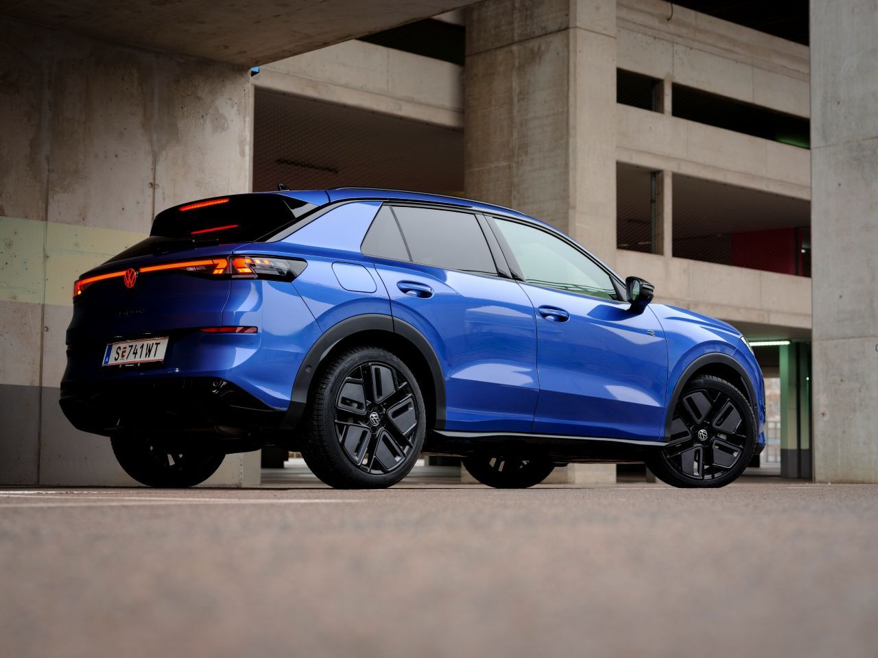 Der T-Roc sieht weiter wie ein T-Roc aus und beginnt doch ein neues Kapitel als Kompakt-SUV, das sich vom Golf emanzipiert und seinen eigenen Weg findet.