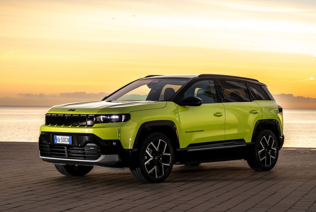 Gut aufgestellt mit der STLA Medium-Plattform: Der Compass ist ein moderndes, komfortorientiertes SUV mit durchaus hohem Standard.