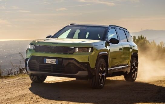 Familien-Freizeit-Auto mit starkem Auftritt: Im Compass trifft europäische SUV-Technik auf amerikanisches Jeep-Design. - Flotter Transatlantiker