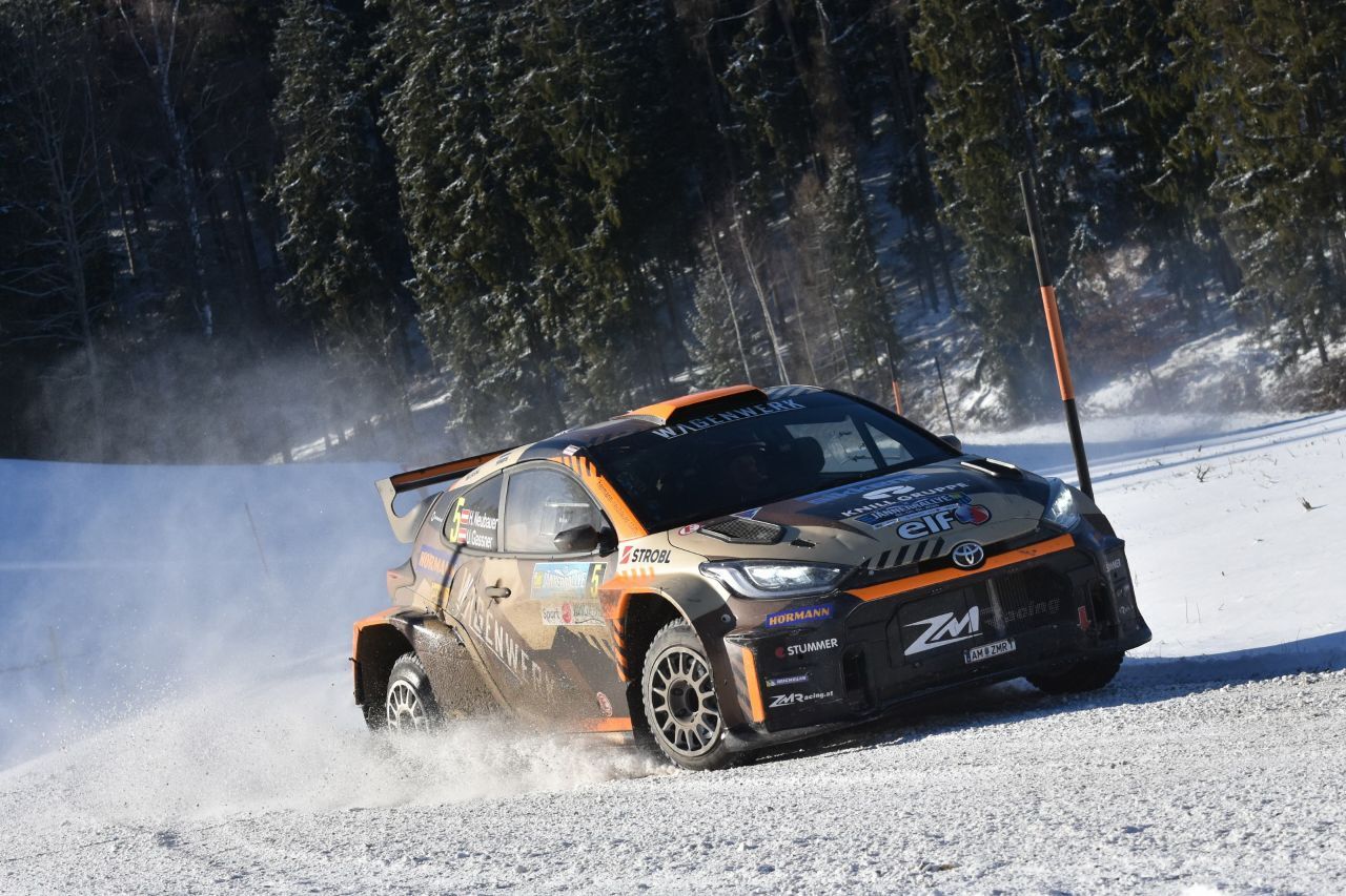 Hermann Neubauer mit Ursula Gassner im Toyota GR Yaris Rally2.