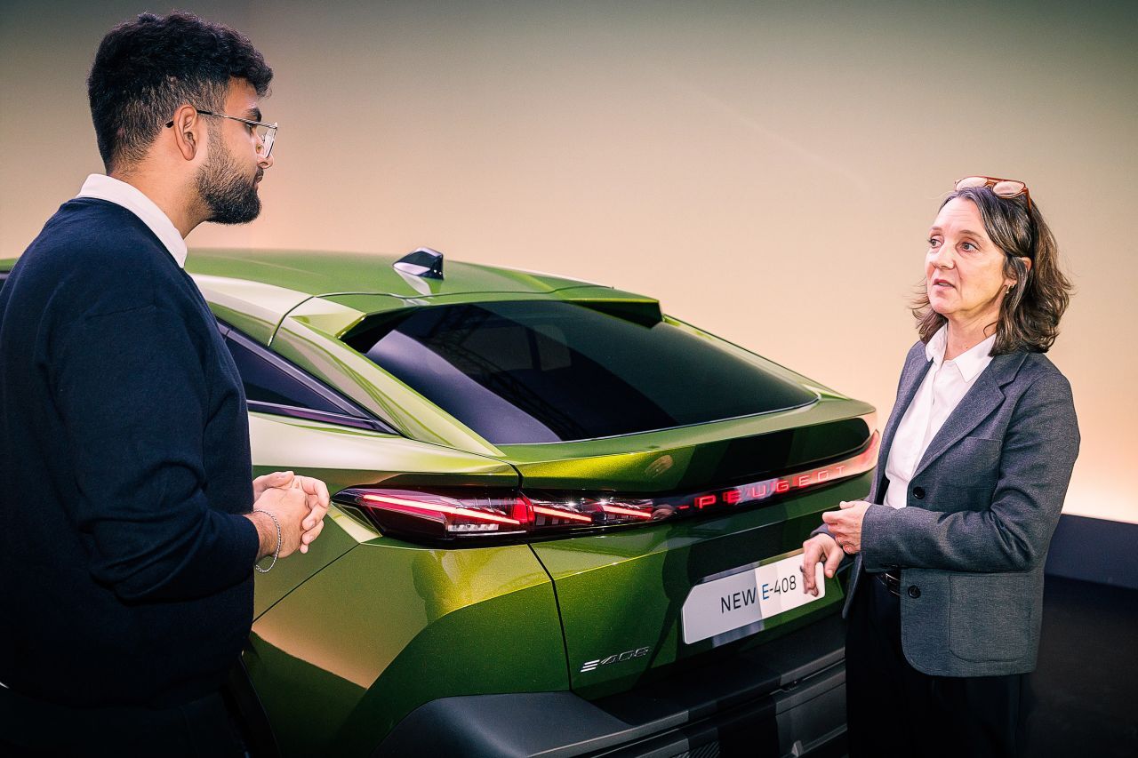 Motorprofis-Redakteur Johannes Ibrahim im Gespräch mit Produktdirektorin Agnès Tesson-Faget: „Viele Kunden wollen kein klassisches SUV mehr