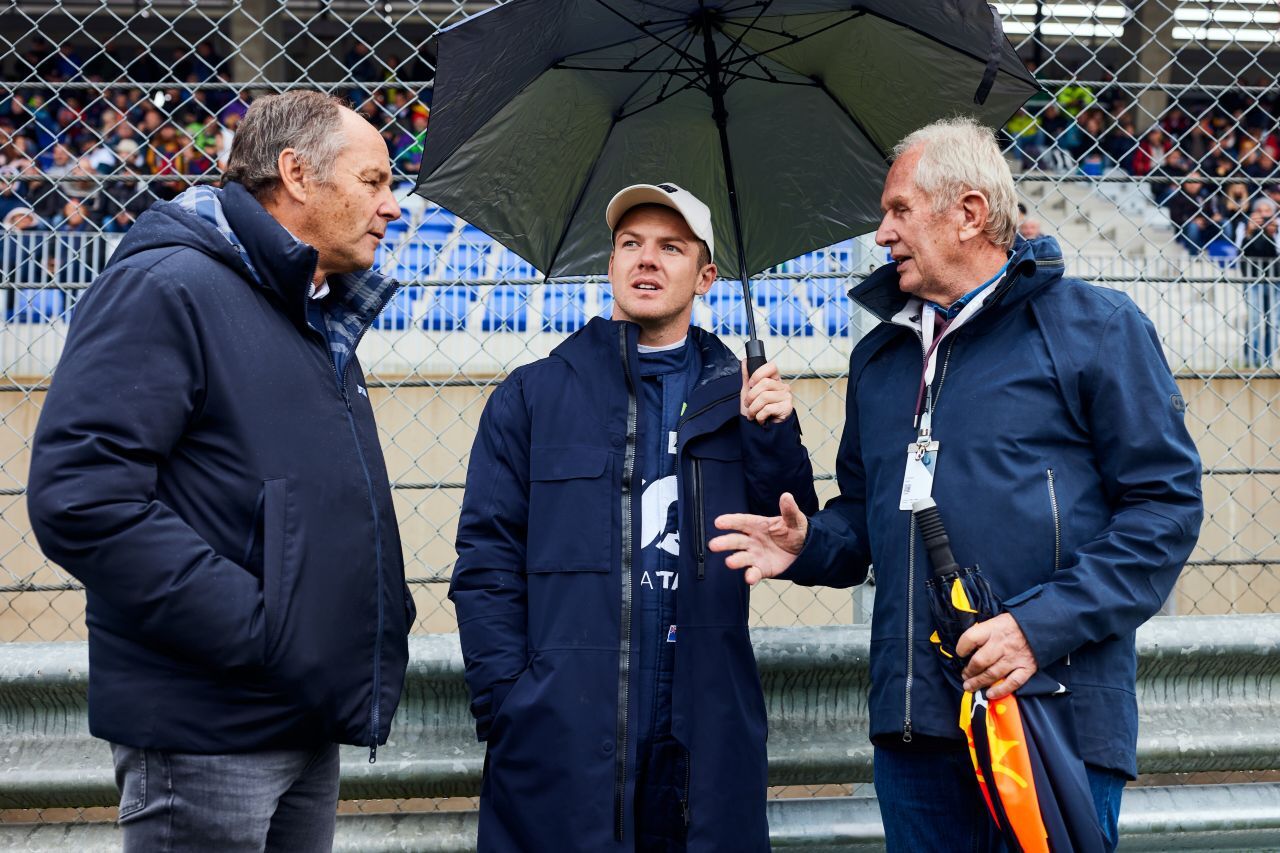 Bestens vernetzt: Nick Cassidy, hier mit Gerhard Berger und Dr. Helmut Marko.