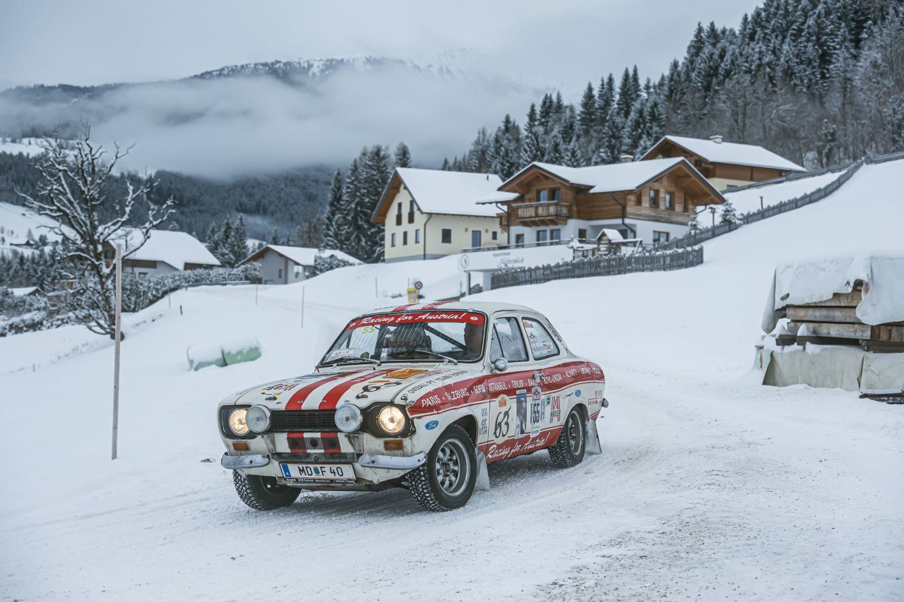Paris-Peking-Hero Fritz Müller brachte seinen Escort diesmal erfolgreich durch das Ennstal – mit seiner Frau als Navigatorin.