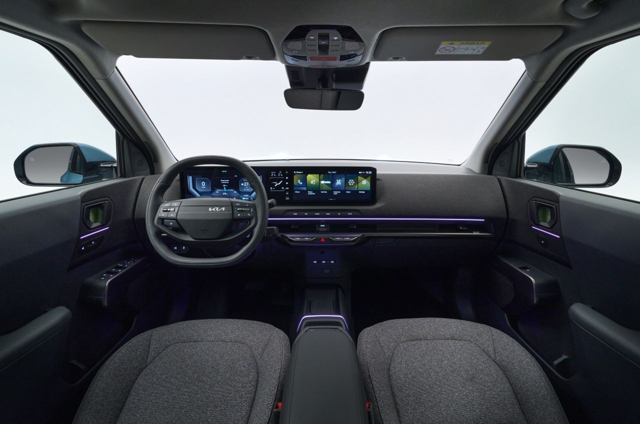 Das stoffbezogene Armaturenbrett ist unaufdringlich und erzeugt eine angenehme, wohnliche Atmosphäre.