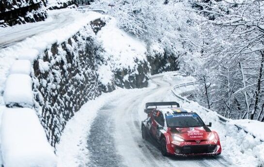 Die Rallye Monte Carlo schreibt einmal mehr Geschichte: Toyota triumphiert und feiert seinen Sieger: Jungstar Oliver Solberg. - Bilderbuch der Toyota-Sensation